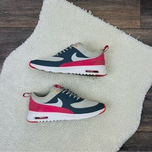 Air Max Thea’s Grey/Pink 7.5